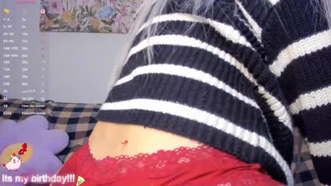 Sara  new account  give me thomb up  Follow me   help me reach 15k followers again   online show from 03-12-26, 12:17