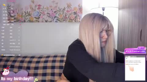 Sara  new account  give me thomb up  Follow me   help me reach 15k followers again   online show from 03-12-26, 11:55