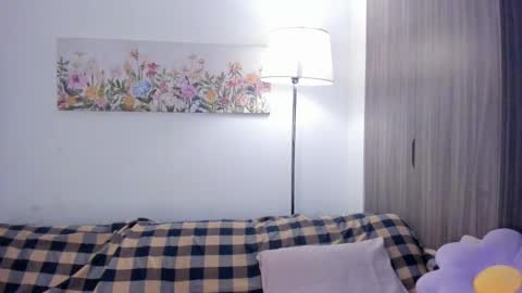 Sara  new account  give me thomb up  Follow me   help me reach 15k followers again   online show from 03-15-26, 11:44