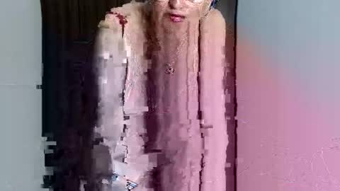 Snapshot of sara_love43 chatting on 02-04-25, 03:22 Sara love online show from 02-04-25, 03:22