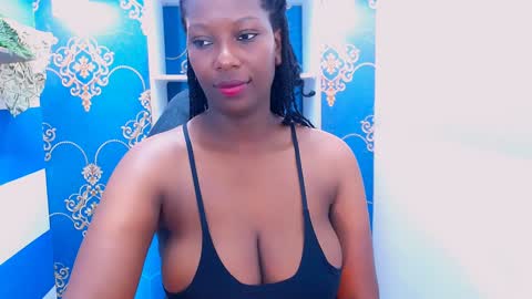 Snapshot of sara_marks chatting on 12-12-24, 12:33 S A R A online show from 12-12-24, 12:33