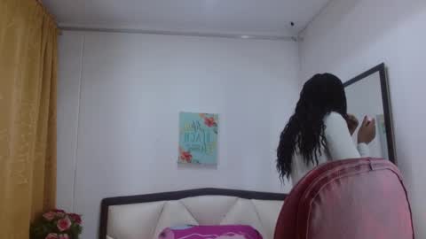 Snapshot of sara_marks chatting on 09-19-25, 11:11 S A R A online show from 09-19-25, 11:11