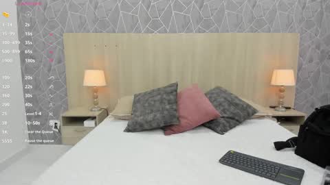 Sara online show from 10-19-25, 11:33