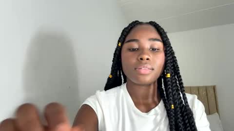 Sara online show from 10-31-25, 04:02