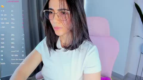 Snapshot of sara_ospina22 chatting on 04-16-26, 02:51 Sara online show from 04-16-26, 02:51