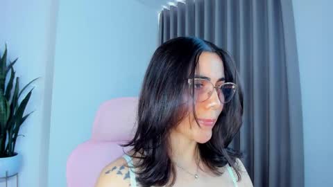 Snapshot of sara_ospina22 chatting on 04-30-26, 08:37 Sara online show from 04-30-26, 08:37