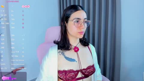 Snapshot of sara_ospina22 chatting on 05-02-26, 02:11 Sara online show from 05-02-26, 02:11