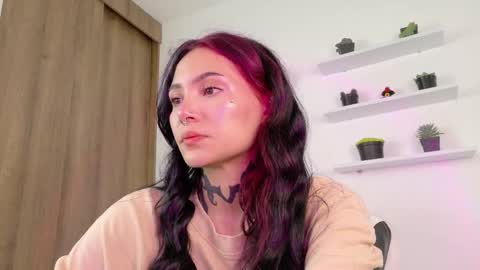 Sara online show from 04-30-26, 01:06