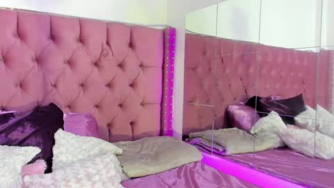 sara_ramirez0 online show from 09-11-25, 12:00