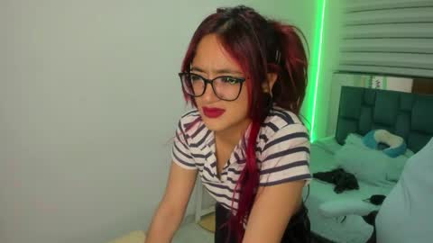 sara_red_x online show from 05-06-26, 03:24