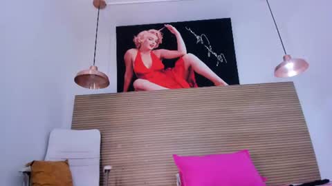 sara_sm1th_ online show from 06-17-26, 01:01