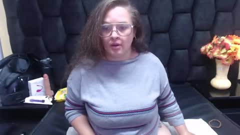 sara_thonson_ online show from 12-19-24, 02:02