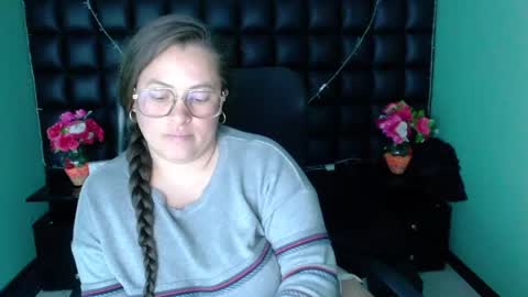 sara_thonson_ online show from 12-28-24, 06:06