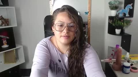 sara_thonson_ online show from 02-04-25, 03:00