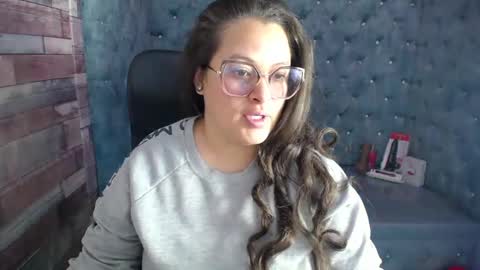 sara_thonson_ online show from 09-18-25, 03:30