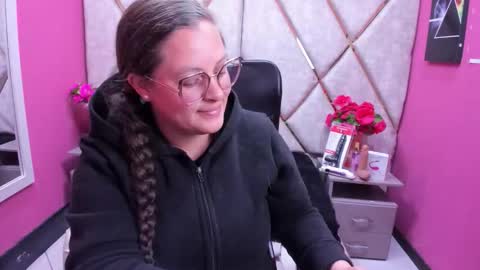 sara_thonson_ online show from 11-28-25, 01:47