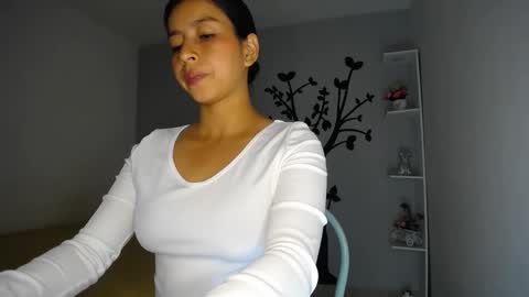 Snapshot of sara_tris chatting on 12-05-24, 12:52 Sara online show from 12-05-24, 12:52