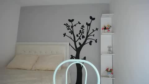 Snapshot of sara_tris chatting on 10-17-25, 01:42 Sara online show from 10-17-25, 01:42