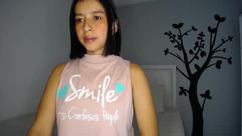 Snapshot of sara_tris chatting on 10-22-25, 01:39 Sara online show from 10-22-25, 01:39