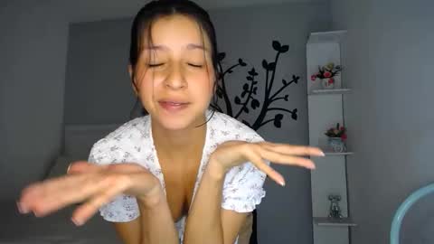 Snapshot of sara_tris chatting on 11-11-25, 01:49 Sara online show from 11-11-25, 01:49