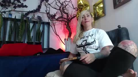 Sara Valkyria online show from 10-20-25, 07:14