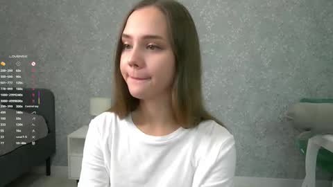 Snapshot of sara_whooops chatting on 10-05-25, 07:01 Im Sara online show from 10-05-25, 07:01