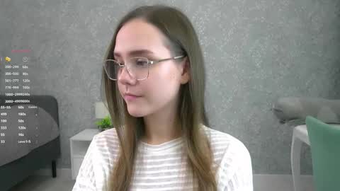 Snapshot of sara_whooops chatting on 11-17-25, 07:30 Im Sara online show from 11-17-25, 07:30