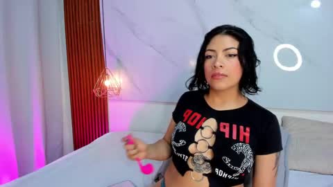 Snapshot of sara_zc chatting on 10-07-25, 11:29 sara_zc online show from 10-07-25, 11:29