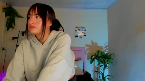 Snapshot of saraa_ramirez chatting on 02-15-25, 02:44 Sarah Ramirez online show from 02-15-25, 02:44