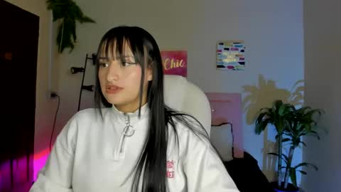 Snapshot of saraa_ramirez chatting on 02-17-25, 05:43 Sarah Ramirez online show from 02-17-25, 05:43