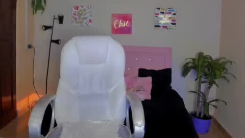 Snapshot of saraa_ramirez chatting on 02-19-25, 02:44 Sarah Ramirez online show from 02-19-25, 02:44