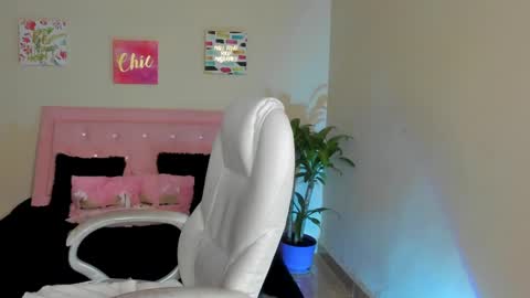 Snapshot of saraa_ramirez chatting on 02-25-25, 05:36 Sarah Ramirez online show from 02-25-25, 05:36