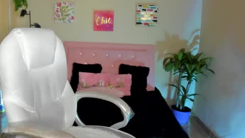 Snapshot of saraa_ramirez chatting on 02-26-25, 11:52 Sarah Ramirez online show from 02-26-25, 11:52