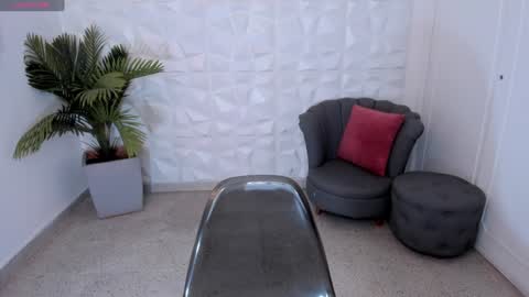 Snapshot of saraamills chatting on 12-19-24, 07:29 Sara online show from 12-19-24, 07:29