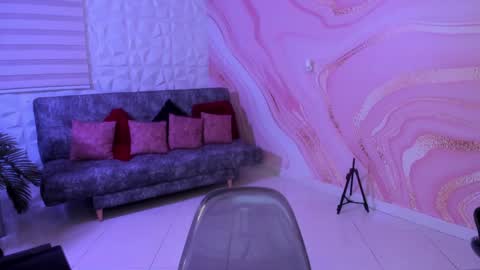 Snapshot of saraamills chatting on 12-26-24, 07:38 Sara online show from 12-26-24, 07:38