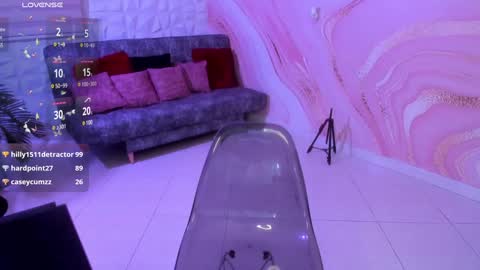 Snapshot of saraamills chatting on 12-31-24, 01:26 Sara online show from 12-31-24, 01:26