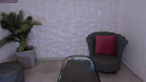 Snapshot of saraamills chatting on 01-16-25, 06:59 Sara online show from 01-16-25, 06:59