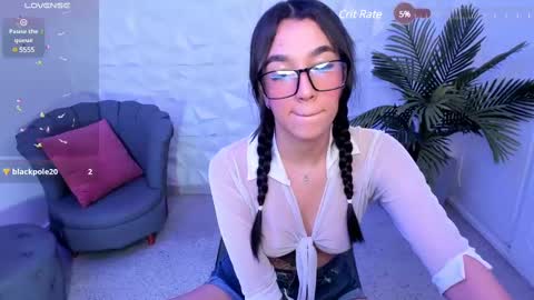 Snapshot of saraamills chatting on 02-17-25, 10:14 Sara online show from 02-17-25, 10:14