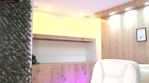 Sara Belmont online show from 10-18-25, 12:17