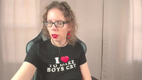 Snapshot of saradesirexo chatting on 10-02-25, 12:45 Sara Desire online show from 10-02-25, 12:45