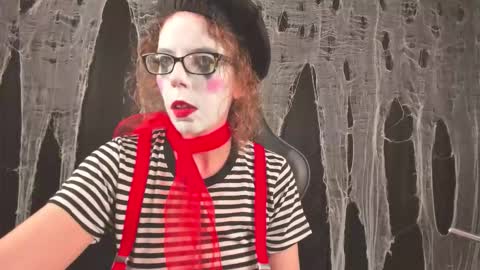 Snapshot of saradesirexo chatting on 10-14-25, 12:50 Sara Desire online show from 10-14-25, 12:50