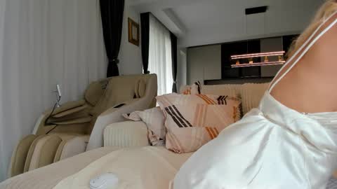 Snapshot of saradiamond01 chatting on 10-12-25, 10:14 saradiamond01 online show from 10-12-25, 10:14