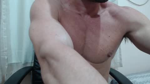 saradorj92 online show from 09-12-25, 04:23