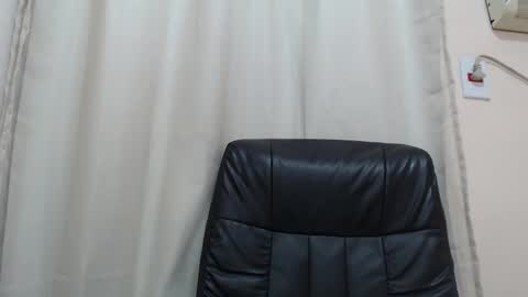 saradorj92 online show from 11-03-25, 09:05