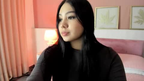 Snapshot of sarah__hills chatting on 09-17-25, 01:02 sarah__hills online show from 09-17-25, 01:02