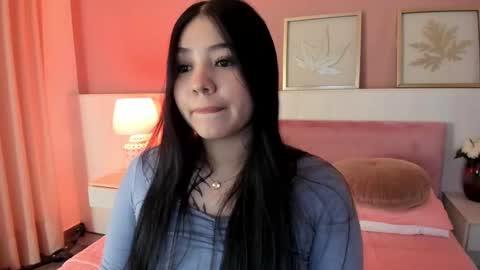 Snapshot of sarah__hills chatting on 09-18-25, 01:02 sarah__hills online show from 09-18-25, 01:02