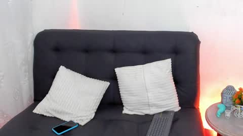 Sarah Redhair  Nicolle Black hair  online show from 12-19-24, 03:18