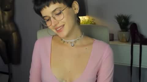 Sarah online show from 09-28-25, 01:27