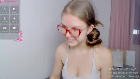 Snapshot of sarah_hs chatting on 04-15-26, 05:42 Sarah online show from 04-15-26, 05:42