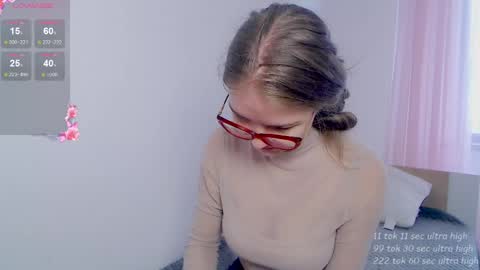 Snapshot of sarah_hs chatting on 04-21-26, 11:27 Sarah online show from 04-21-26, 11:27